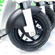 Limeの座れる電動キックボード タイヤ