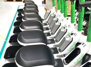 電動キックボード 座れる